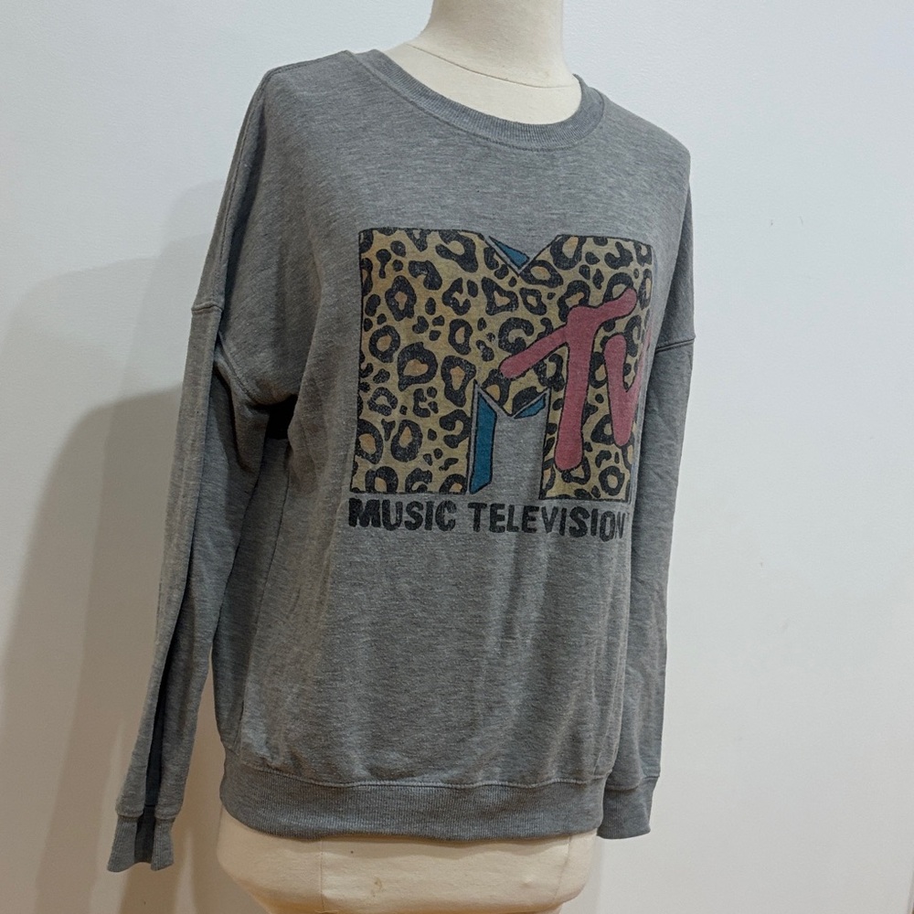 MTV Graphic Sweatshirt cheetah print featuring a vintage-style graphic, Size: M
